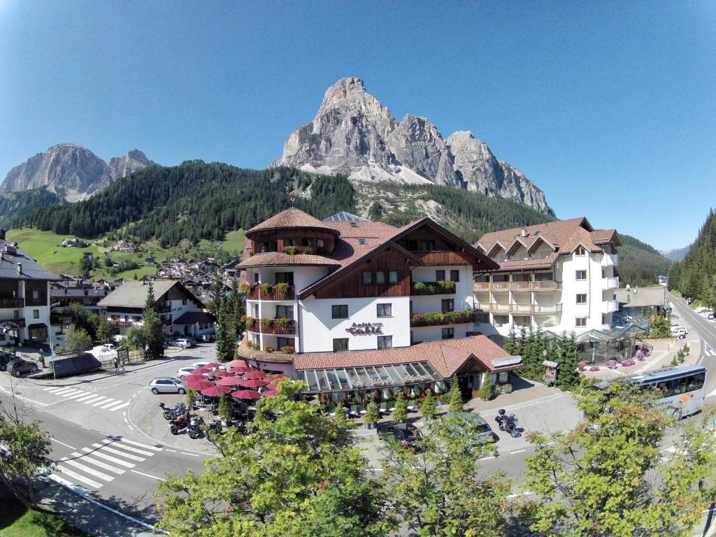 Hotel Table Corvara In Badia Exterior foto